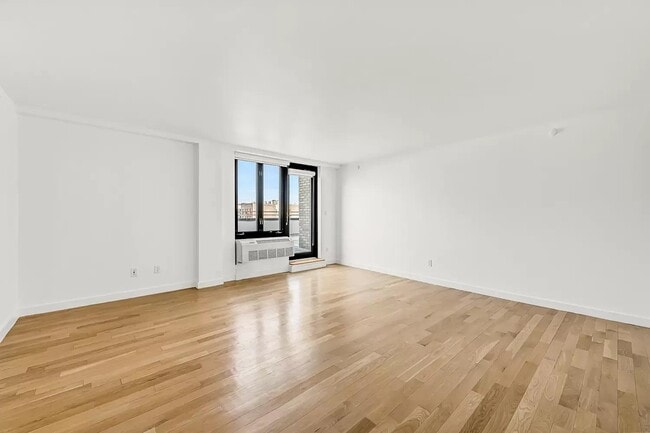 Photo - 35-40 30th St