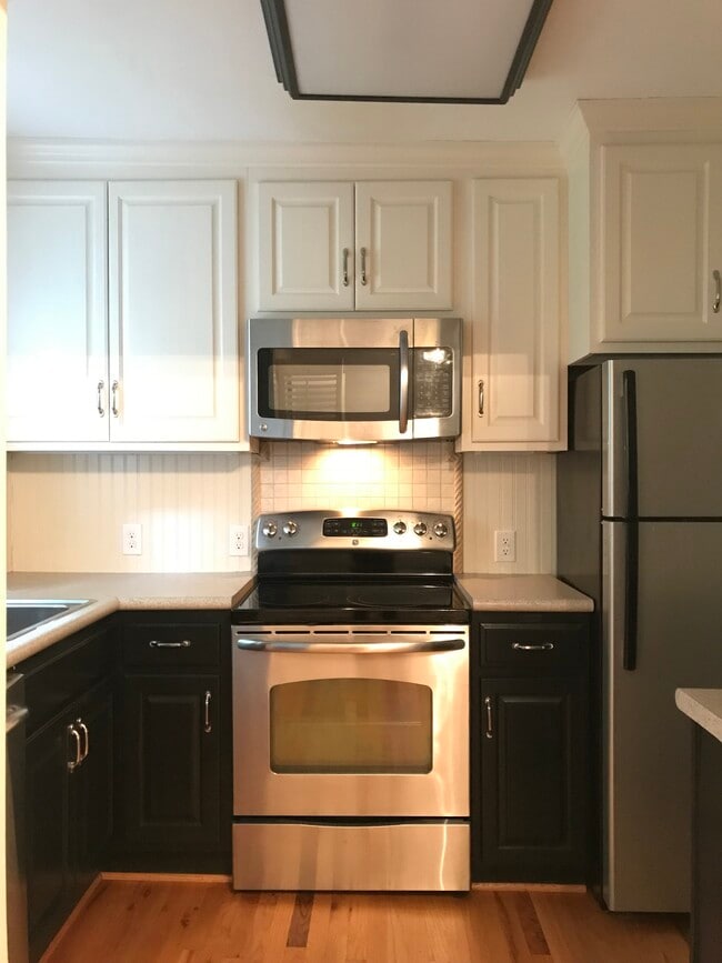 Building Photo - 804 N Avalon Rd Unit D