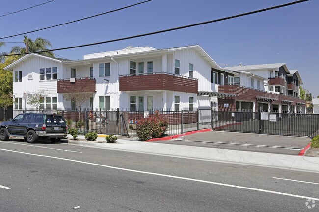 Photo - Mosaic Gardens at Willowbrook Apartments