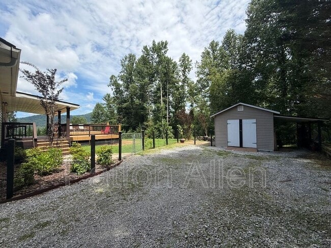 Photo - 1020 Hutch Mountain Rd