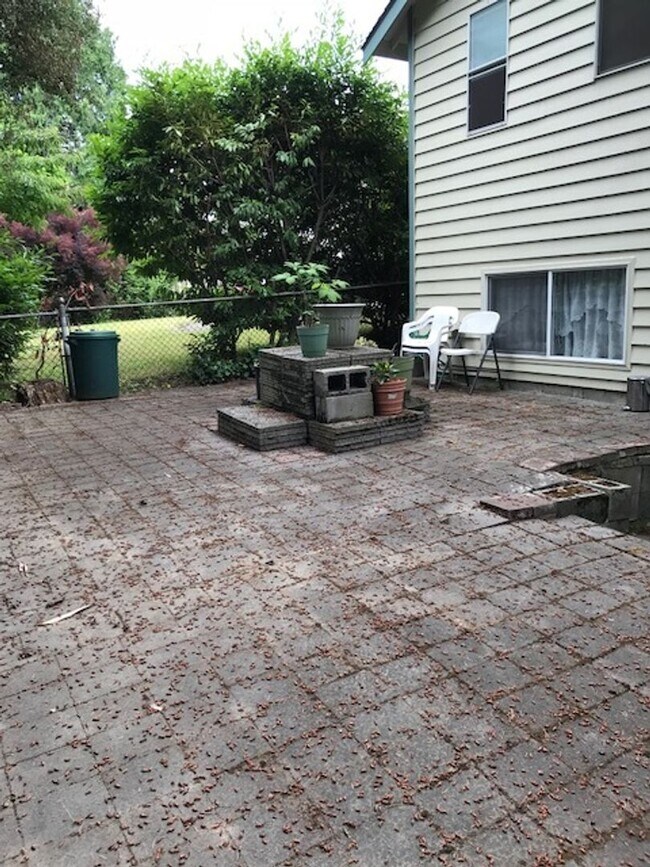 Building Photo - 1151804 Unit 1151804 - Main House