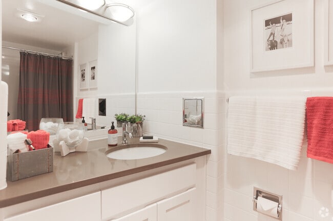 Photo - 735 St. Clair