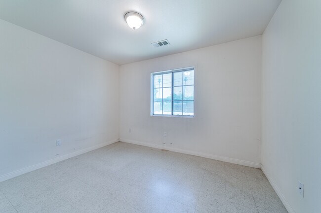 Photo - 730 Pine Ave