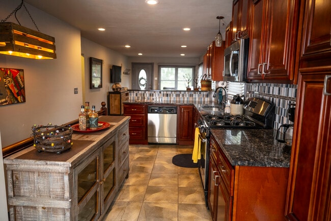 Photo - 1604 Kraft St