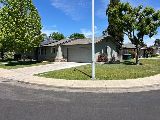 Photo - 618 Madsen Dr