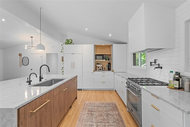 Photo - 1140 Folkstone Dr