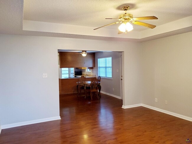 Photo - 113 Kentshire Ln