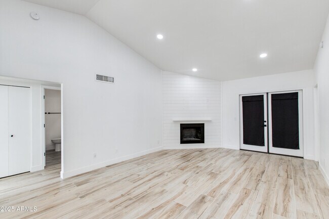 Photo - 1112 N 87th St