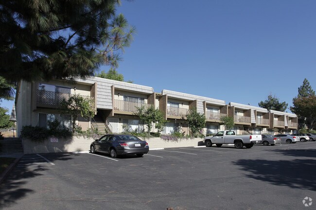 Granada Pueblo Apartments