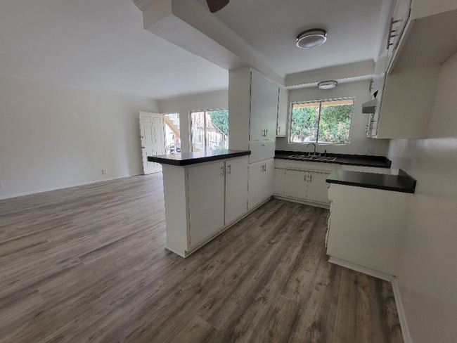 Photo - 13556 Wyandotte St Unidad 1