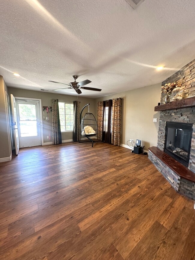 Photo - 708 1/2 Willow Creek Rd