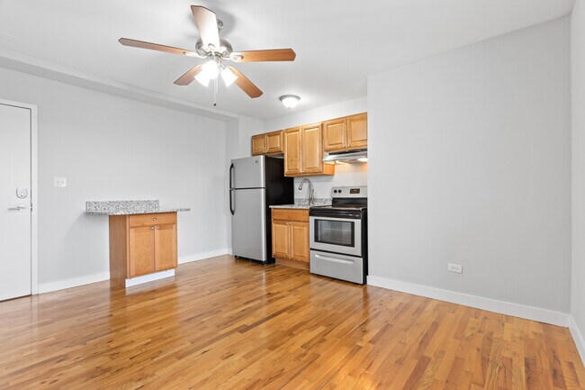 Photo - 7450 N Greenview Ave