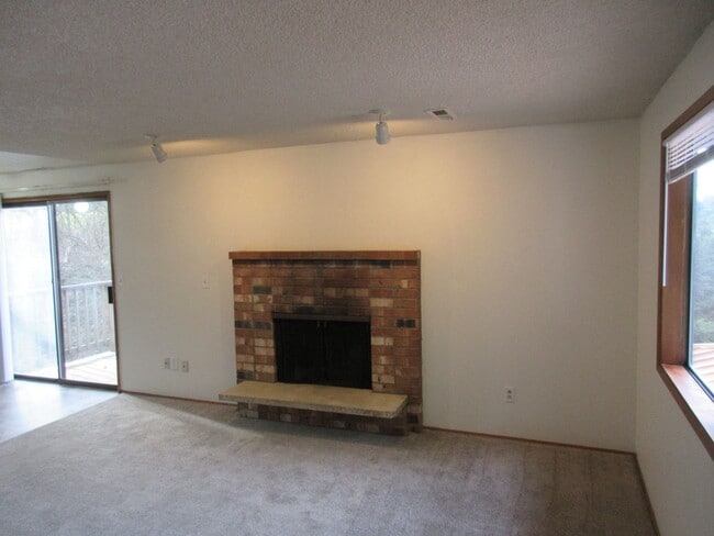 Photo - Large 2 bedroom w/ Garage Unidad 2220