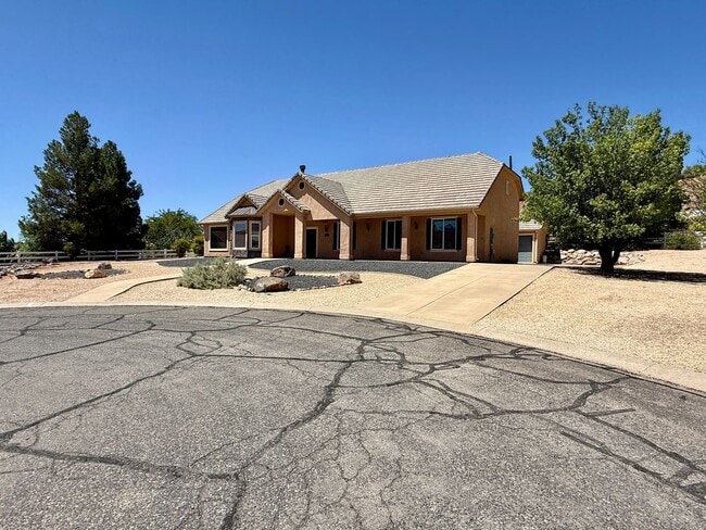 Photo - VIEWS in Toquerville Four Bedroom