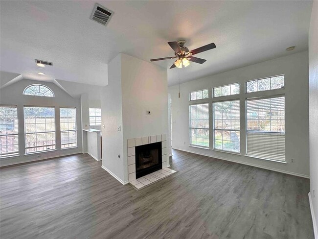 Photo - 1812 Twisted Oak Dr