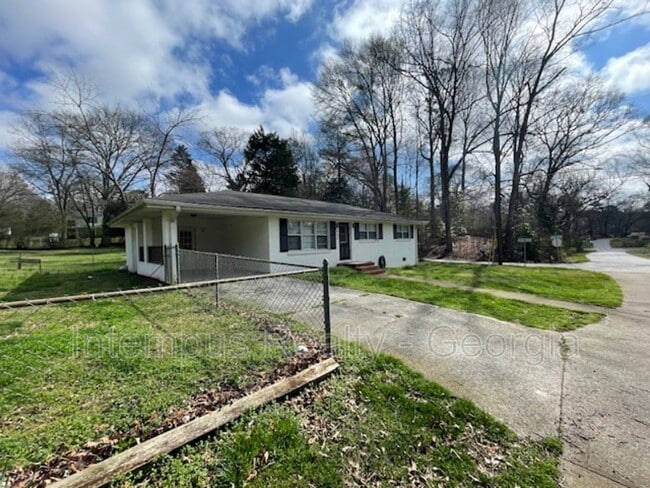 Photo - 633 White St