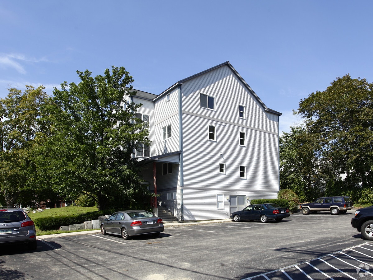 Photo - 2 Strafford Ave Apartments