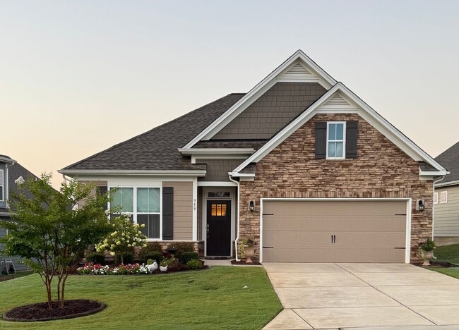 Building Photo - Beautiful 4 Bedroom Single Family Home