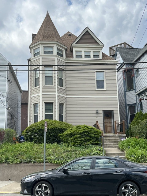 Building Photo - 624 College Ave Unit 3