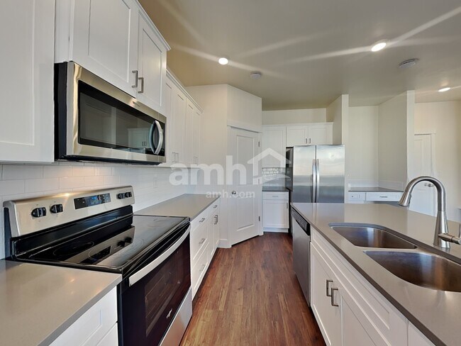 Photo - 1372 E Ludlow Dr