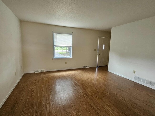 Building Photo - 205 Country Villa Ln Rental
