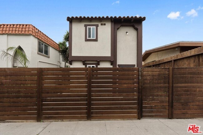 Photo - 116 Buccaneer St Unit B