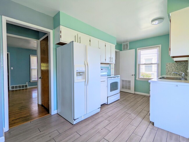 Photo - 3113 Silverdale Ave
