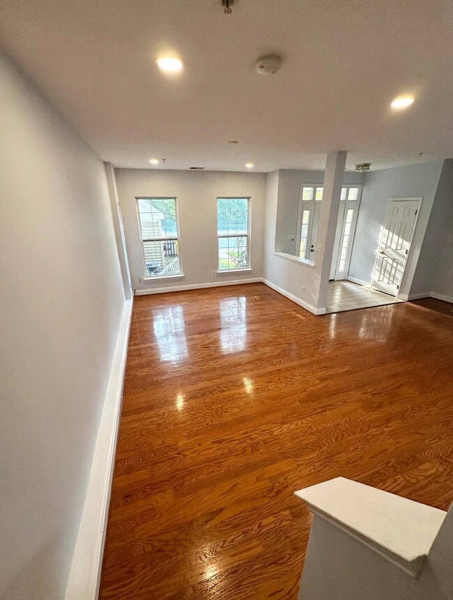 Photo - 2749 Middle Neck Rd