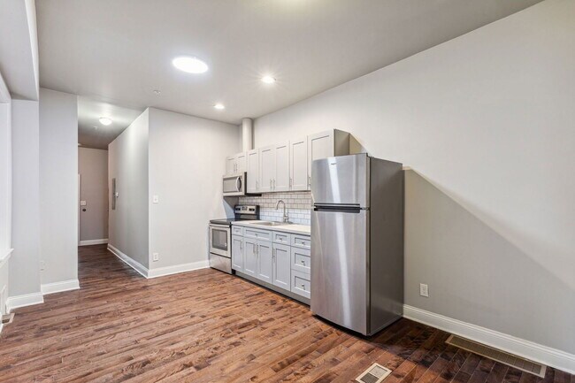 Photo - 2928 W Oxford St