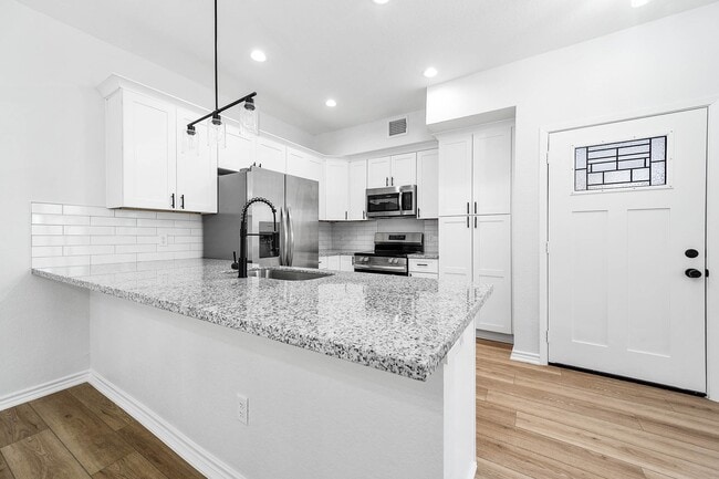 Building Photo - 2018 Hampton St Unit A
