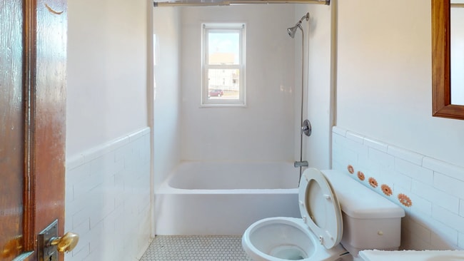 Photo - 897 Canterbury St