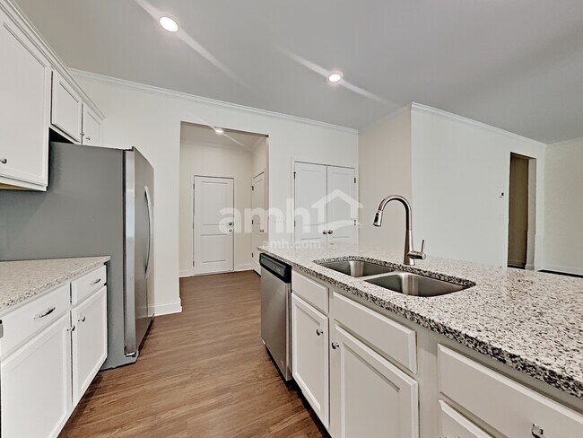 Photo - 581 Woodall Rd