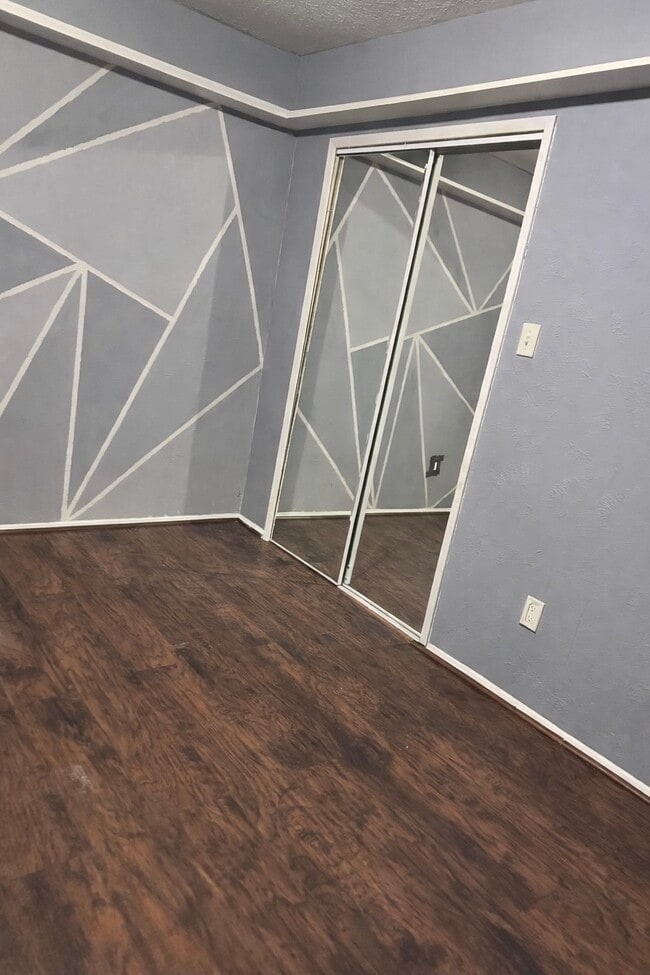 Building Photo - 5406 Fair Forest Dr Unit #1