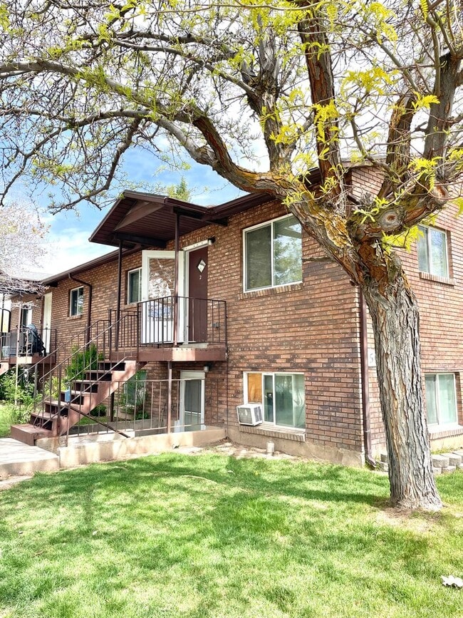 Building Photo - 54 W 250 N Unit DTJ #2