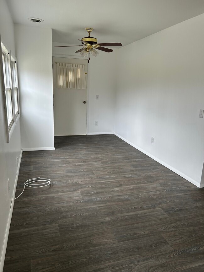 Livingroom - 4629 Cemetary Rd Unit 2