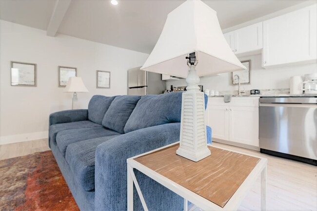 Photo - 214 E 32nd St Unidad 214 E 32nd St  D