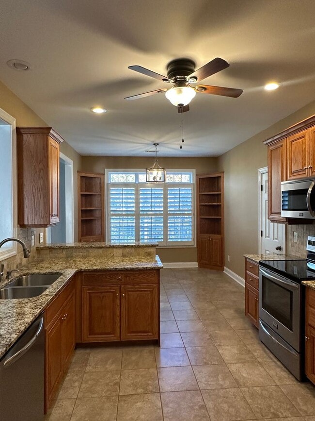 937 Brenau Point Dr