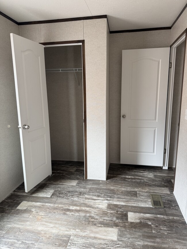 Photo - 404 Parker St