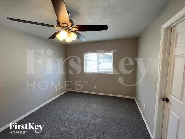 Photo - 2813 Parlay Ln