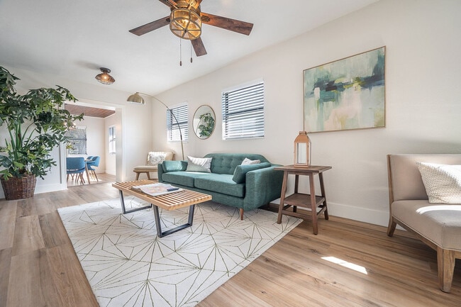 Building Photo - 701 W Indiana Ave Unit ID1248831P Rental