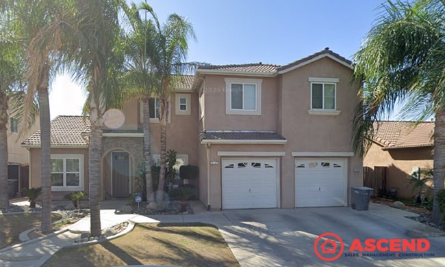 Building Photo - Beautiful 5 Bedroom Home with Fireplace & Garage in Delano