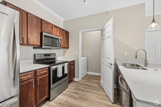 Pointe 1BR, 1BA - 681SF - Kitchen