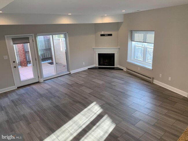 Building Photo - 212-24 S 24th St Rental