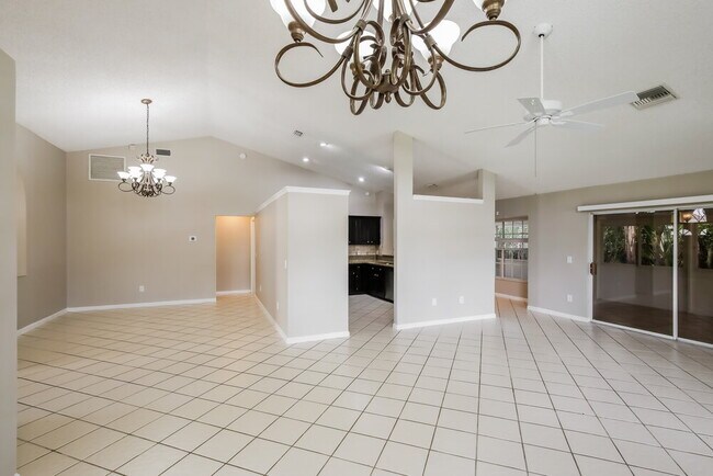 Photo - 105 Hemingway Ct