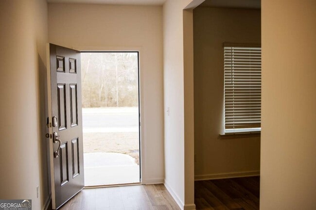 Building Photo - 484 Red Dragon Dr