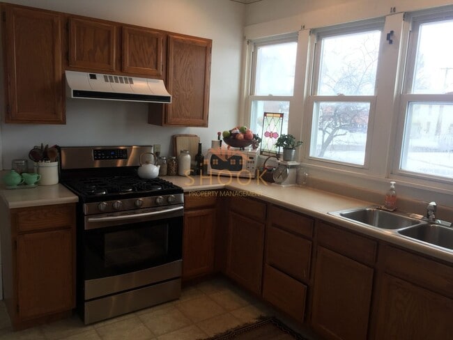 Photo - SIGN A LEASE BY AUGUST 15TH - GET SEPTEMBE...