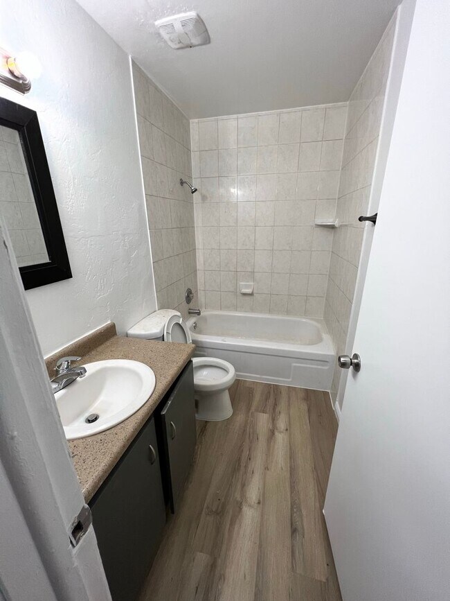 Photo - 2517 S Lakecrest Dr Unidad 03