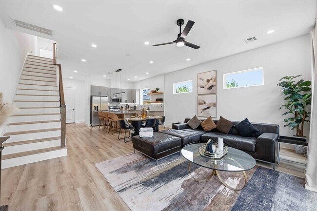 Photo - 8102 Cannon St