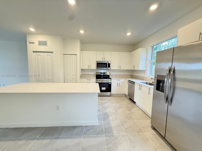 Photo - 234 SE 10th St