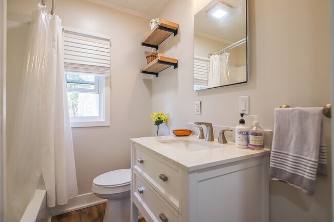 Photo - 504 Saint John St Unit 2